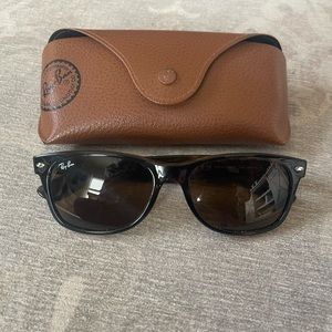 Ray Ban New Wayfarer 2132